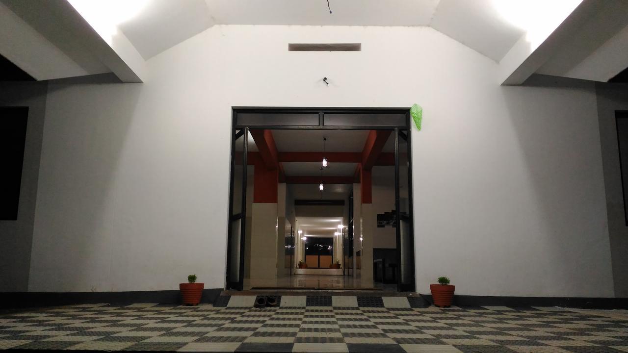 Dhoni Castle Hotel Palakkad Exterior photo