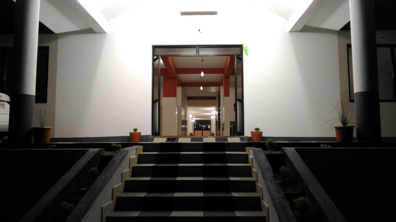 Dhoni Castle Hotel Palakkad Exterior photo